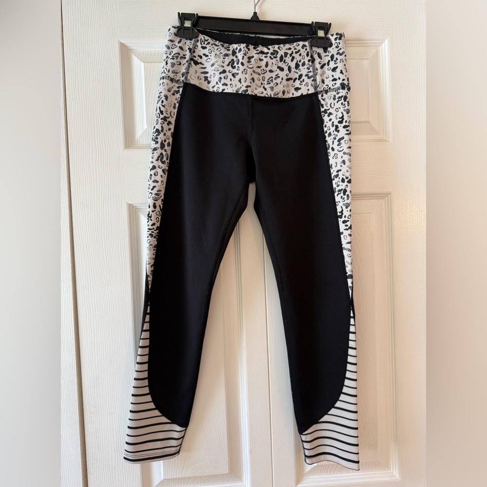 Apana black and white leopard stripe leggings